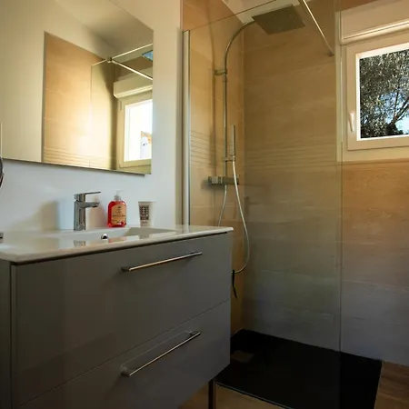 - Clos Saint Jean Apartman *