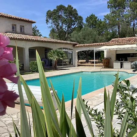 - Clos Saint Jean